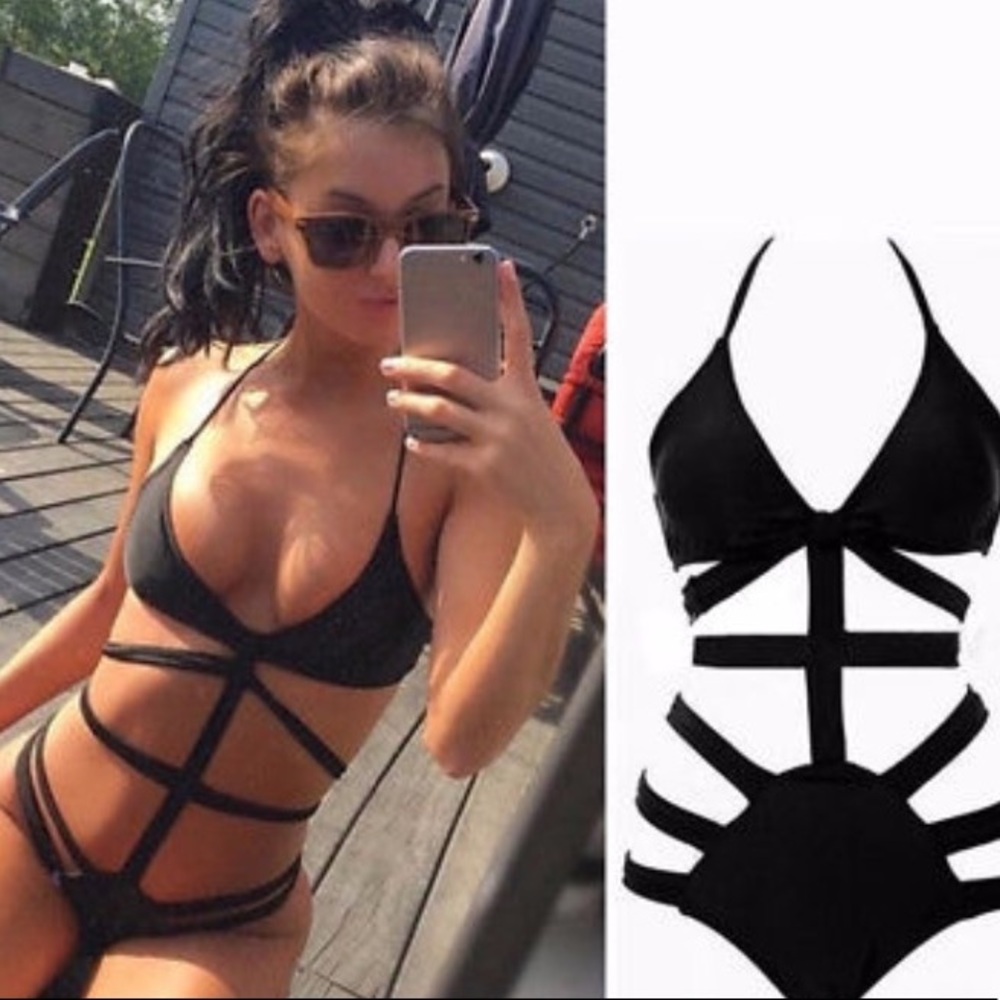 ❗️ONE LEFT‼️CUT OUT CAGED BLACK MONOKINI SWIMSUIT - Picture 2 of 7